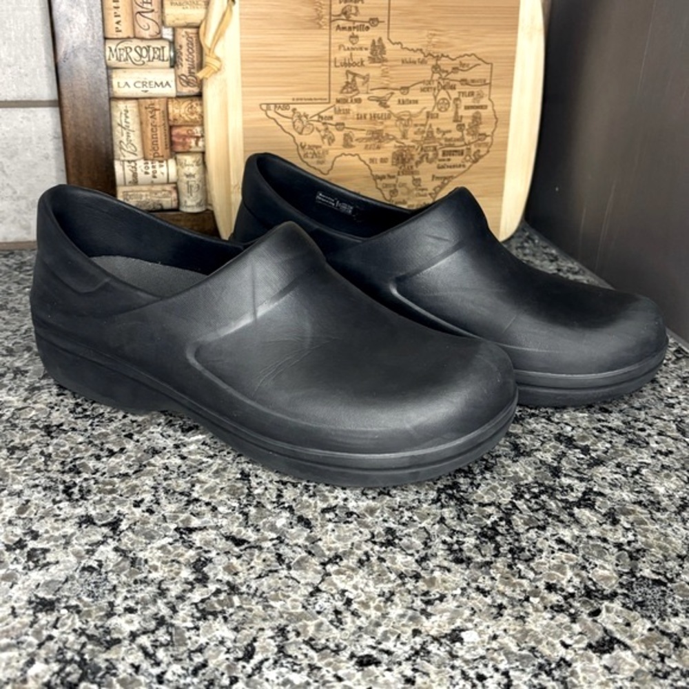 CROCS Neria Pro Dual Comfort Non-Slip Work Clog Black Womens Size 10